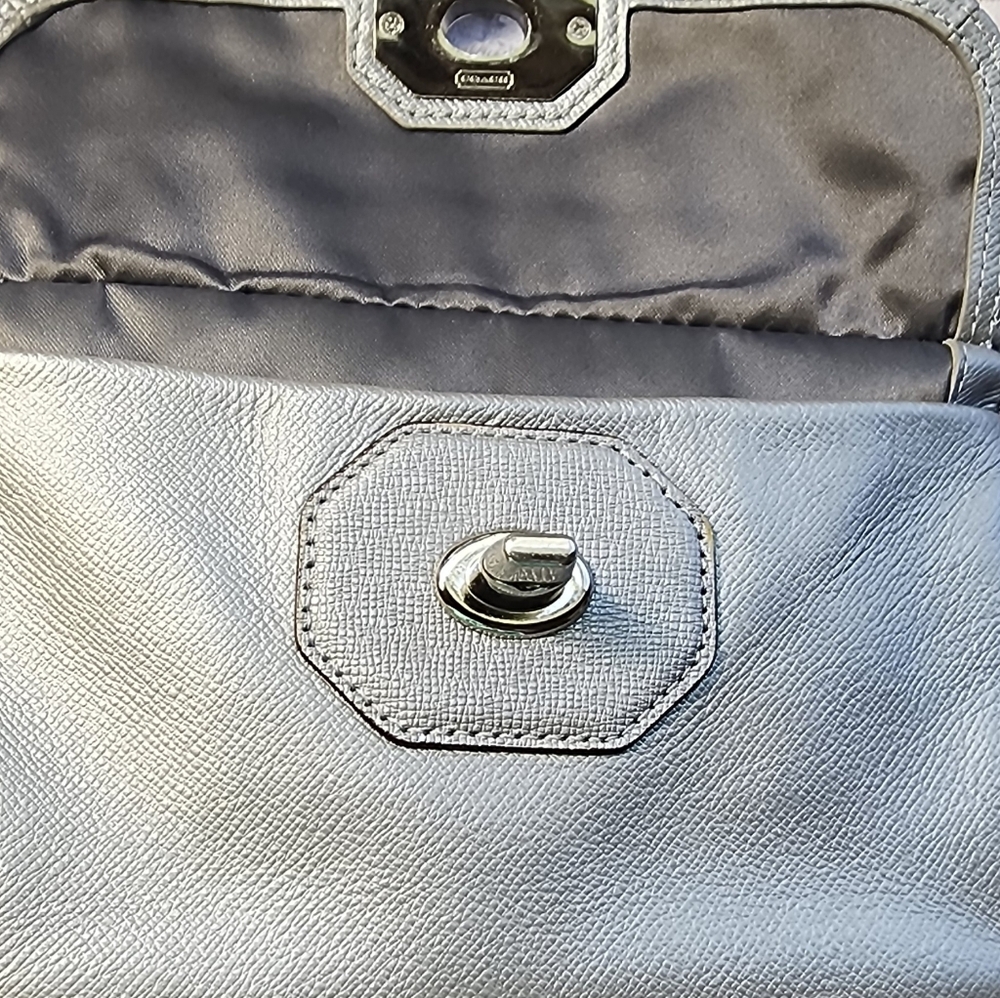 Coach Campbell Camera Bag/ Crossbody Silver Metallic Turn Lock EUC - Picture 9 of 17